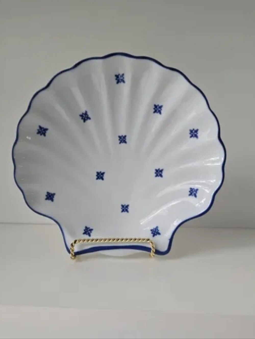 Blue & White Shell Plate - Picture 2 of 5